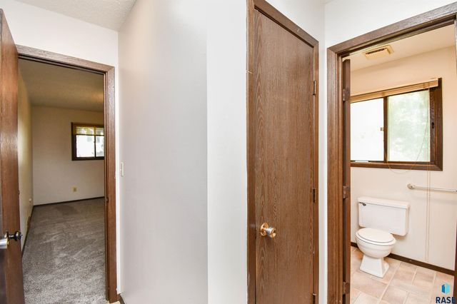 4504 S Cliff Ave, Sioux Falls, SD 57103
