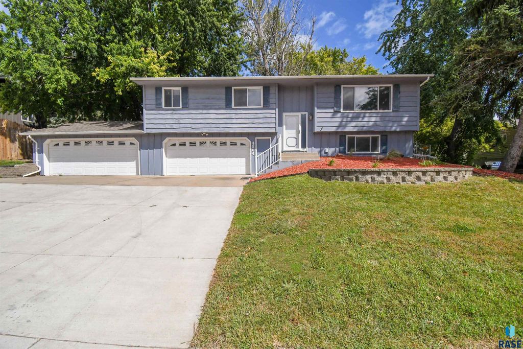 4504 S Cliff Ave, Sioux Falls, SD 57103
