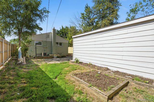 19597 Stafford Street, Clinton Charter Township, MI 48035