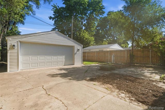 19597 Stafford Street, Clinton Charter Township, MI 48035