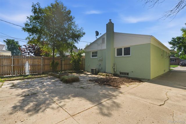 19597 Stafford Street, Clinton Charter Township, MI 48035