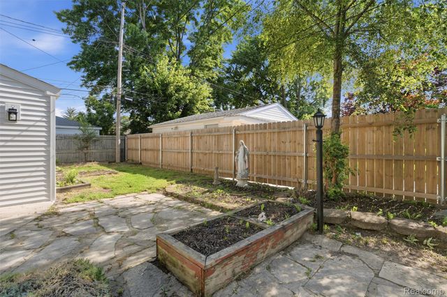 19597 Stafford Street, Clinton Charter Township, MI 48035