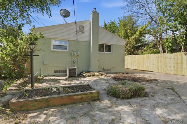 19597 Stafford Street, Clinton Charter Township, MI 48035