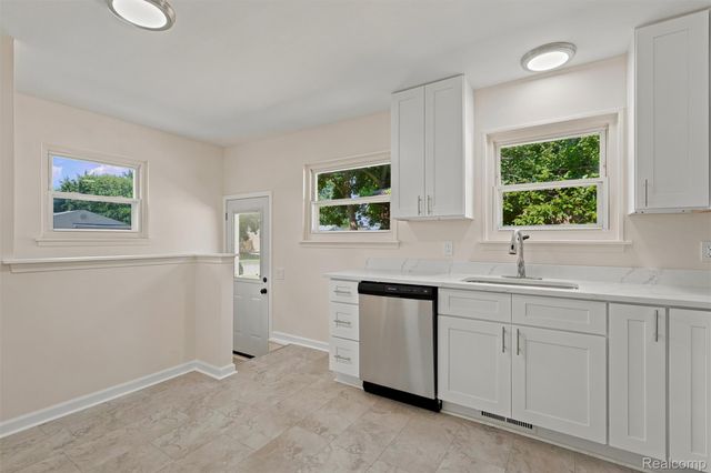19597 Stafford Street, Clinton Charter Township, MI 48035