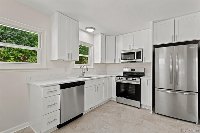 19597 Stafford Street, Clinton Charter Township, MI 48035