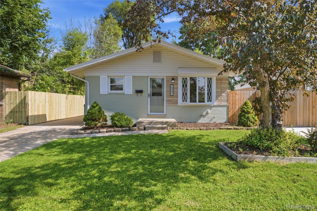 19597 Stafford Street, Clinton Charter Township, MI 48035