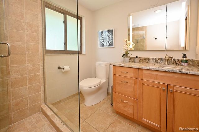 142 E Hickory Grove Road 3, Bloomfield Hills, MI 48304