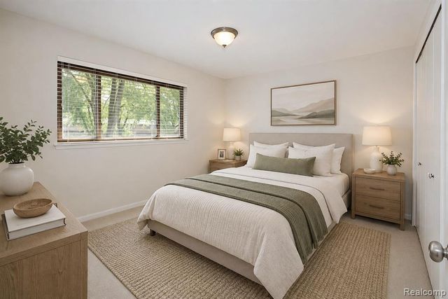 142 E Hickory Grove Road 3, Bloomfield Hills, MI 48304