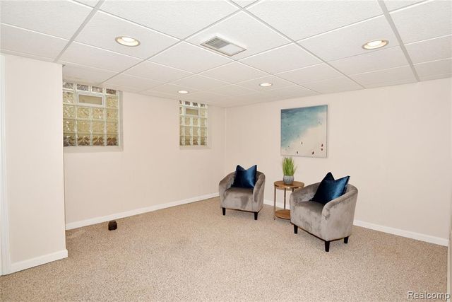 142 E Hickory Grove Road 3, Bloomfield Hills, MI 48304