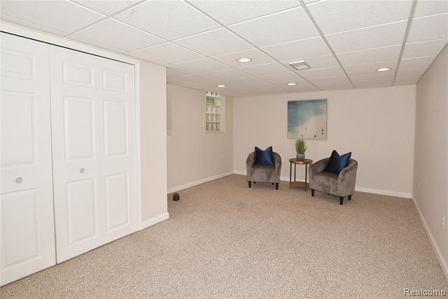 142 E Hickory Grove Road 3, Bloomfield Hills, MI 48304