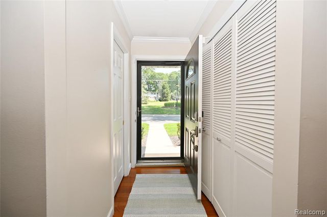 142 E Hickory Grove Road 3, Bloomfield Hills, MI 48304