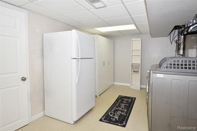 142 E Hickory Grove Road 3, Bloomfield Hills, MI 48304