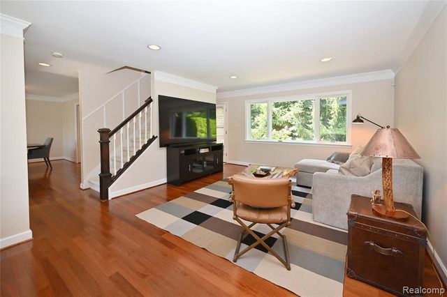 142 E Hickory Grove Road 3, Bloomfield Hills, MI 48304