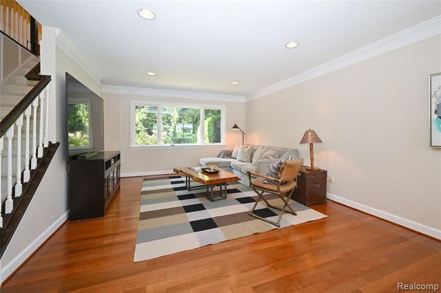 142 E Hickory Grove Road 3, Bloomfield Hills, MI 48304
