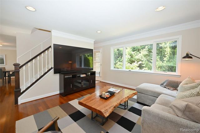142 E Hickory Grove Road 3, Bloomfield Hills, MI 48304