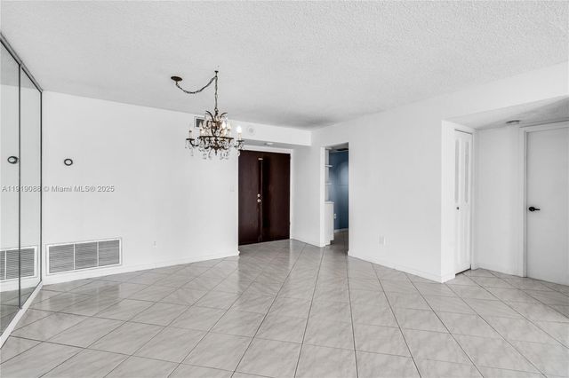 1420 Brickell Bay Dr 608B, Miami, FL 33131