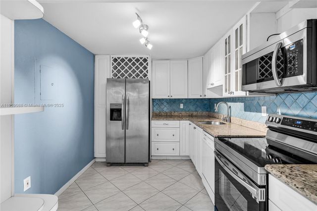 1420 Brickell Bay Dr 608B, Miami, FL 33131