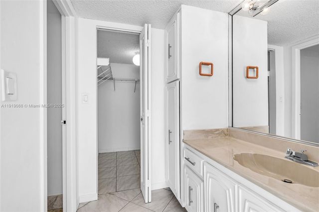 1420 Brickell Bay Dr 608B, Miami, FL 33131