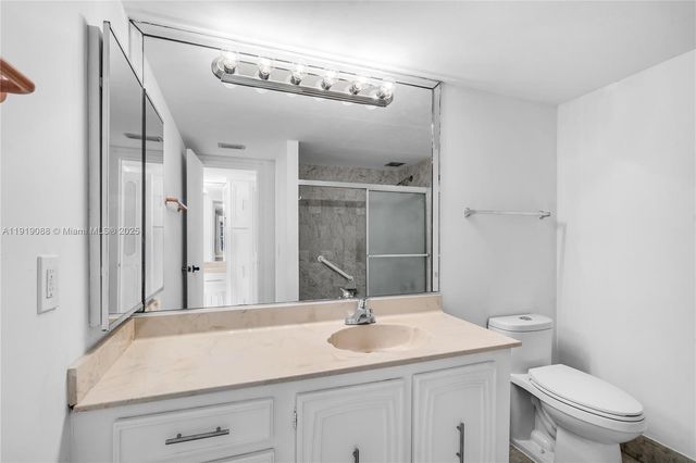 1420 Brickell Bay Dr 608B, Miami, FL 33131