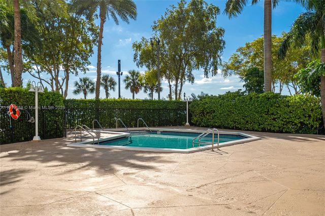 1420 Brickell Bay Dr 608B, Miami, FL 33131