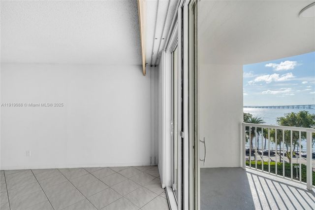 1420 Brickell Bay Dr 608B, Miami, FL 33131