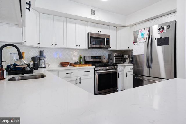 48 HIGH MEADOWS DR, Sicklerville, NJ 08081