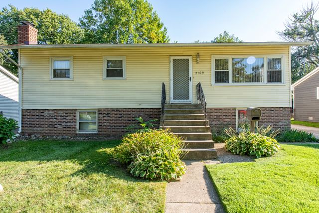 2109 W Pacific Avenue, Waukegan, IL 60085