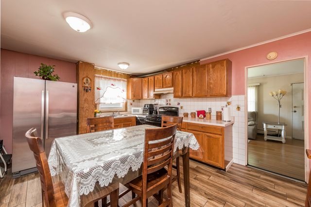 2109 W Pacific Avenue, Waukegan, IL 60085