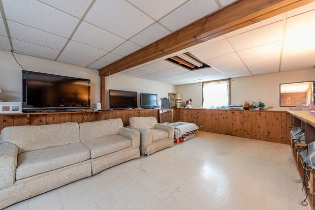 2109 W Pacific Avenue, Waukegan, IL 60085