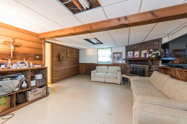 2109 W Pacific Avenue, Waukegan, IL 60085