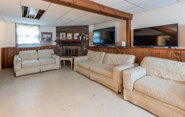 2109 W Pacific Avenue, Waukegan, IL 60085