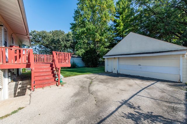 2109 W Pacific Avenue, Waukegan, IL 60085