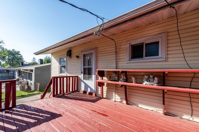 2109 W Pacific Avenue, Waukegan, IL 60085