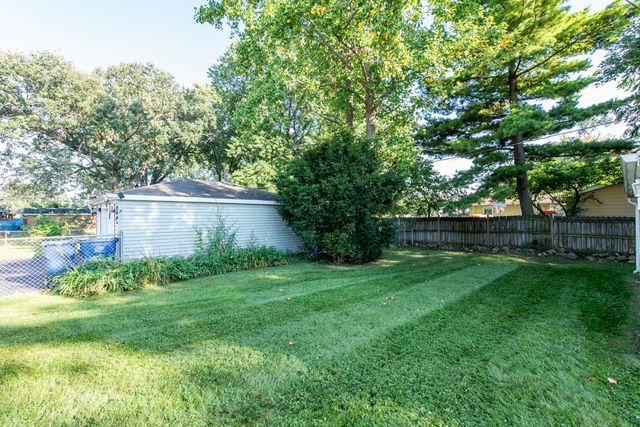 2109 W Pacific Avenue, Waukegan, IL 60085
