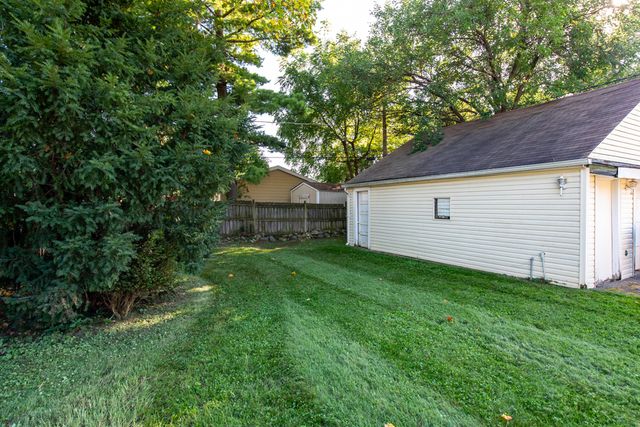2109 W Pacific Avenue, Waukegan, IL 60085