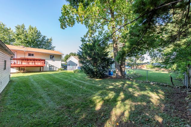 2109 W Pacific Avenue, Waukegan, IL 60085