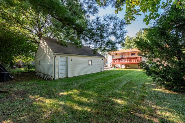 2109 W Pacific Avenue, Waukegan, IL 60085