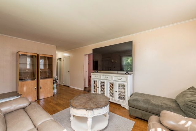 2109 W Pacific Avenue, Waukegan, IL 60085