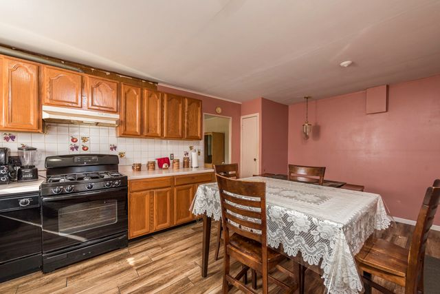 2109 W Pacific Avenue, Waukegan, IL 60085