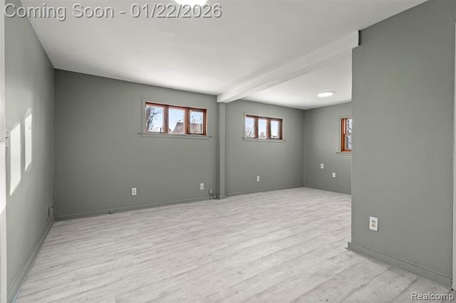 5903 N Silvery Lane, Dearborn Heights, MI 48127