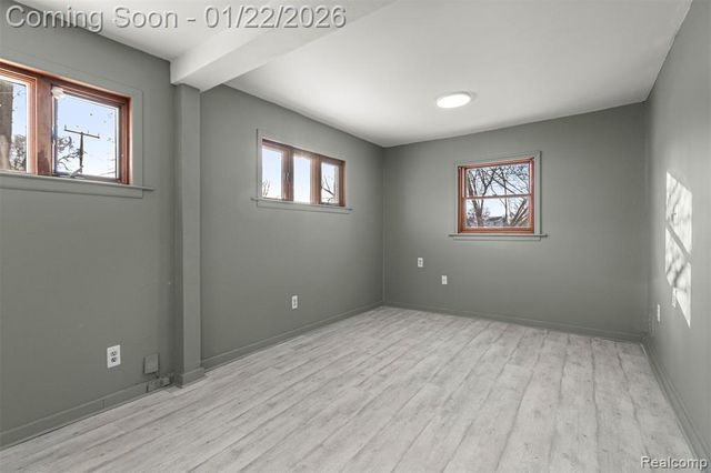 5903 N Silvery Lane, Dearborn Heights, MI 48127