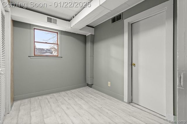 5903 N Silvery Lane, Dearborn Heights, MI 48127