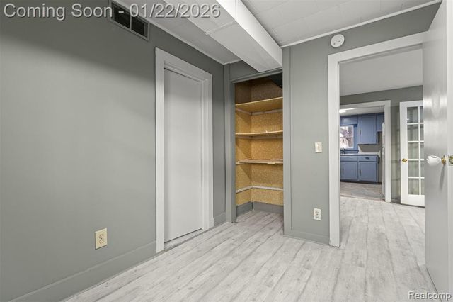 5903 N Silvery Lane, Dearborn Heights, MI 48127