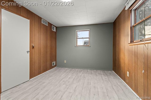 5903 N Silvery Lane, Dearborn Heights, MI 48127