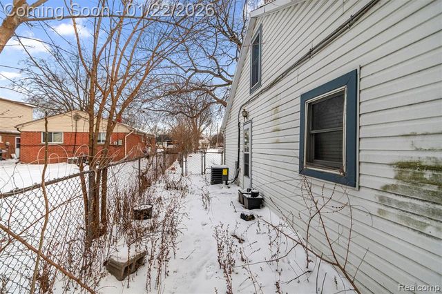 5903 N Silvery Lane, Dearborn Heights, MI 48127