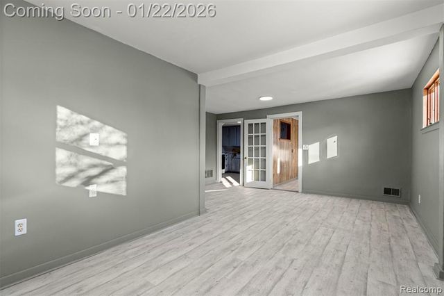 5903 N Silvery Lane, Dearborn Heights, MI 48127