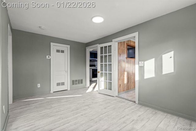 5903 N Silvery Lane, Dearborn Heights, MI 48127