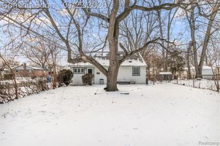 5903 N Silvery Lane, Dearborn Heights, MI 48127