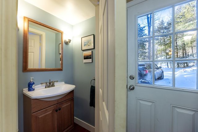 107 Jay Hill Road, Hartford, VT 05059