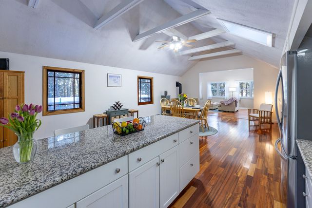 107 Jay Hill Road, Hartford, VT 05059